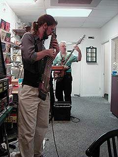 Cliff and Stuart play at Peaberry´s Coffeehouse, 1998 or 1999